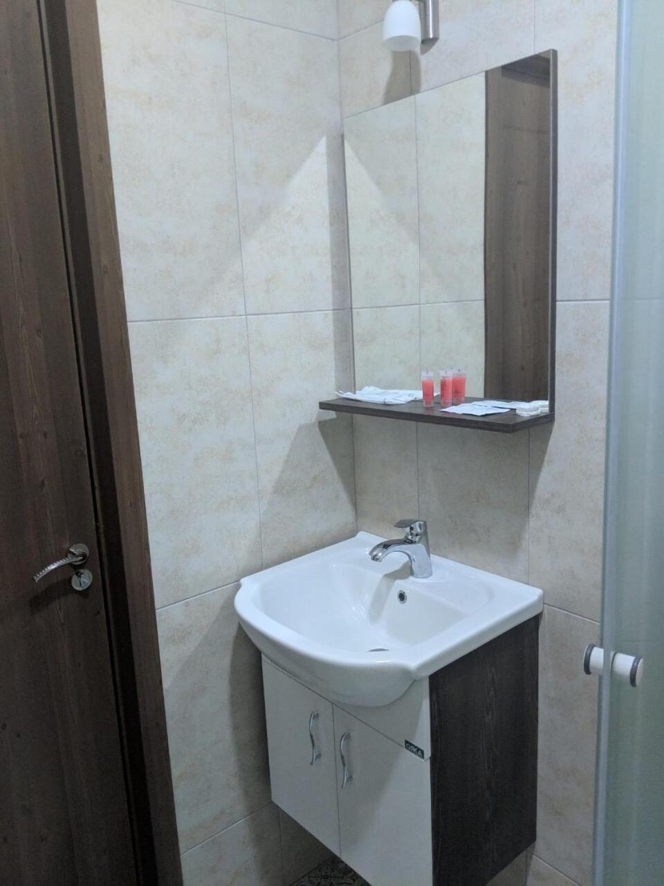 Mtredebi Hotel Samtredia Ngoại thất bức ảnh